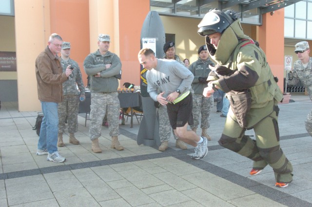 702nd EOD Soldier breaks world record 1-mile run in 80-pd. bomb suit