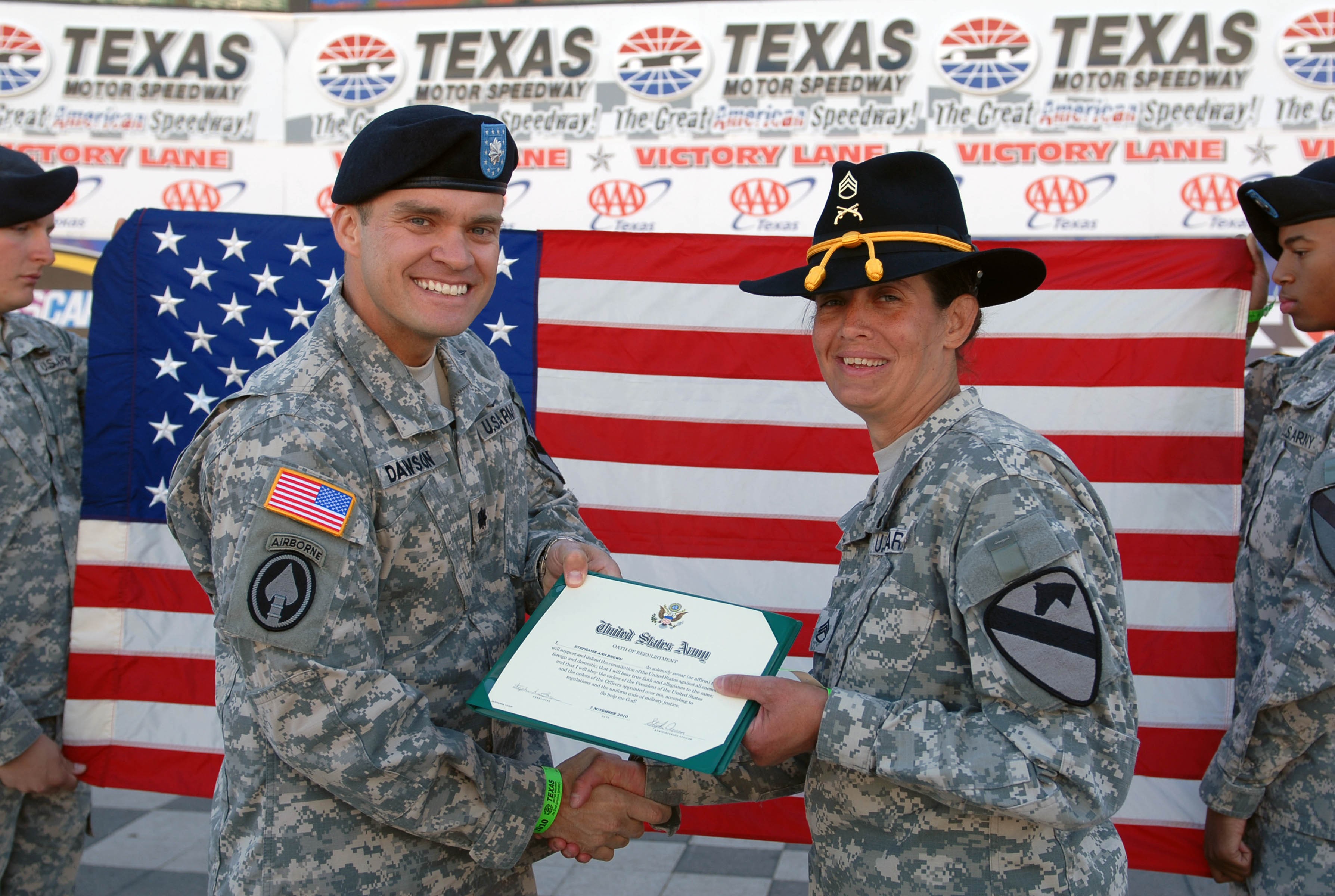 Dallas Cowboys highlight local military during pregame events > 301st  Fighter Wing > Article Display