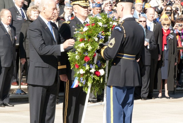 Vice President lays wreath at Tomb of Unknowns