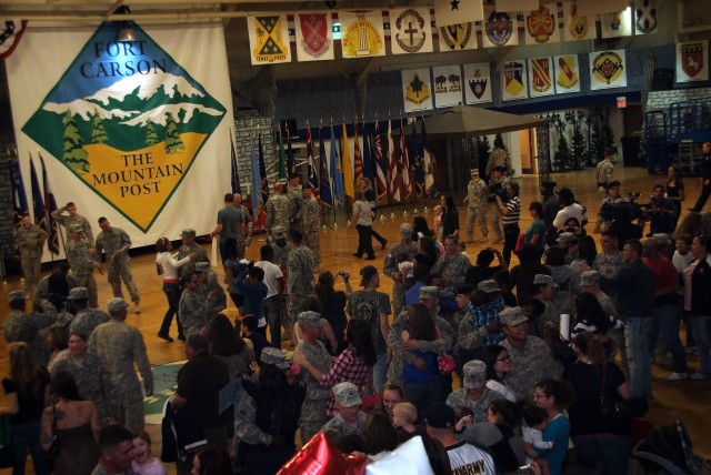 Hundreds of war fighters return home