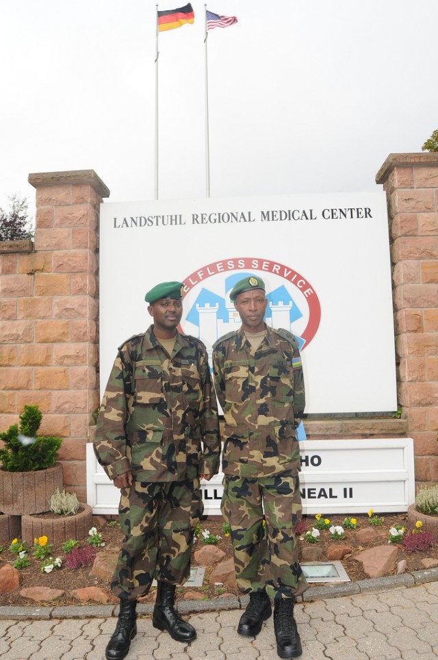 Rwandan medical officers visit Landstuhl Regional Medical Center