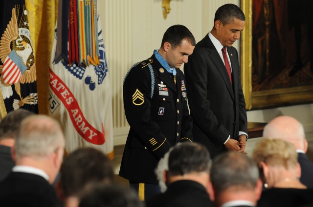 Obama honors MOH recipient in White House ceremony