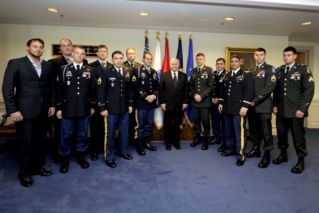Defense Secretary Robert M. Gates poses for a group photo with Medal of Honor recipient Army Staff Sgt. Salvatore Giunta and his team members from Company B, 2nd Battalion, Airborne, 503rd Infantry Regiment, just prior to Giunta's induction ceremony ...