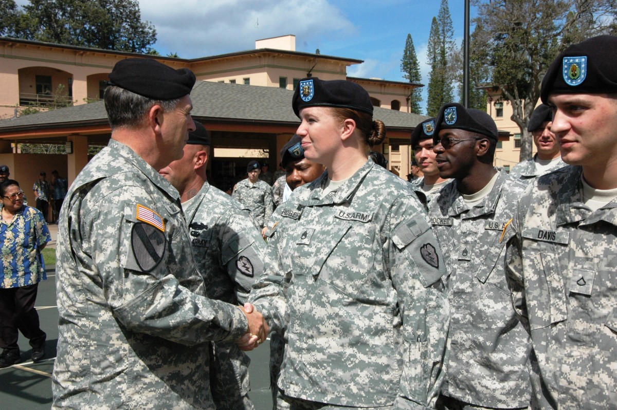 VCSA visits Tropic Lightning Division | Article | The United States Army