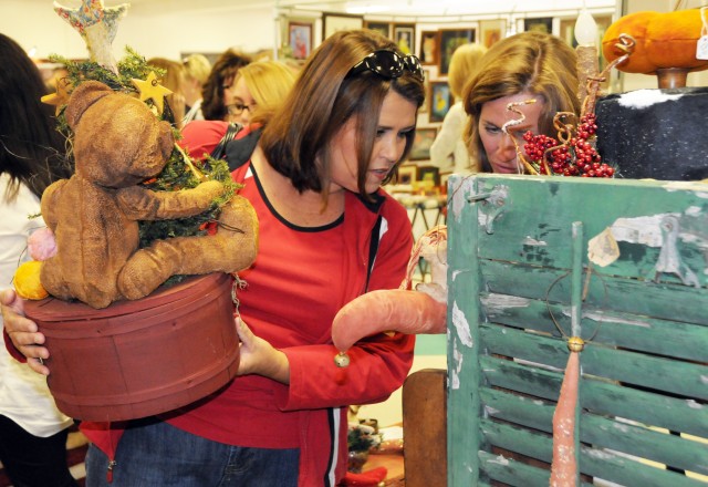 Fort Rucker Spouses Club Hollyday Mart kicks off holiday shopping