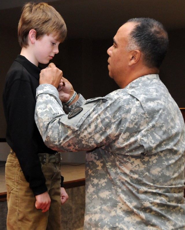Son receives father&#039;s Purple Heart at Fort Rucker