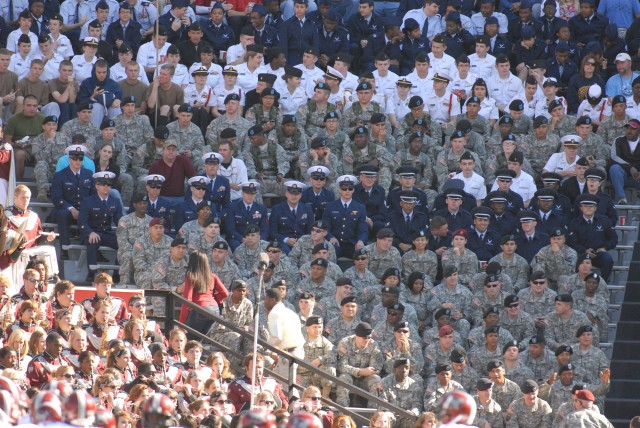 USC salutes troops