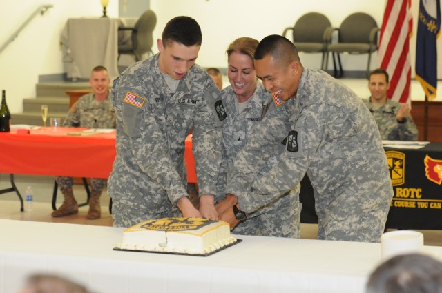 Akin speaks at UofL ROTC Dining In