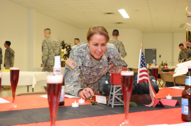 Akin speaks at UofL ROTC Dining In