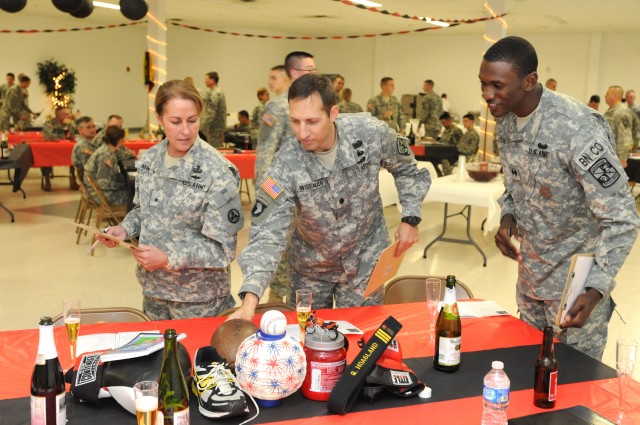 Akin speaks at UofL ROTC Dining In