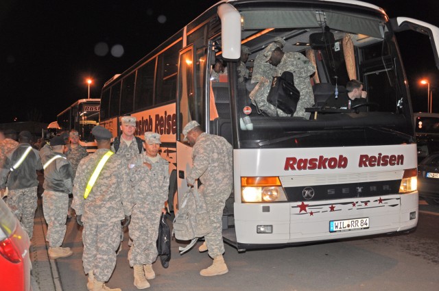 Wait is over: First wave of 1st Armored Division Soldiers return home to Wiesbaden from Iraq