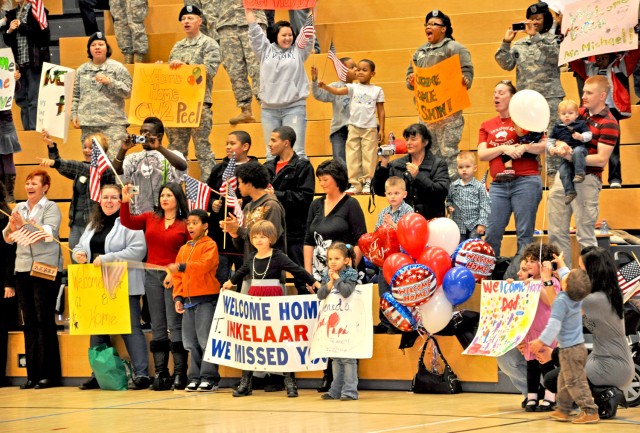 Wait is over: First wave of 1st Armored Division Soldiers return home to Wiesbaden from Iraq