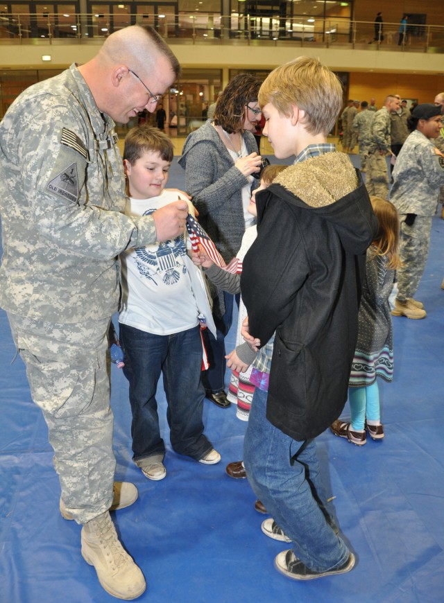 Wait is over: First wave of 1st Armored Division Soldiers return home to Wiesbaden from Iraq