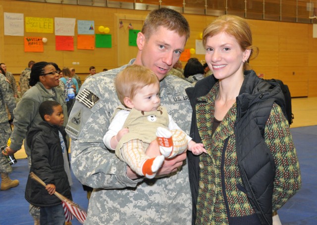 Wait is over: First wave of 1st Armored Division Soldiers return home to Wiesbaden from Iraq