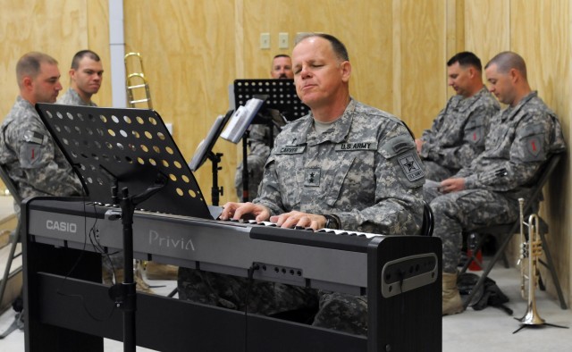 Army Chief of Chaplains celebrates Thanksgiving in southern Iraq