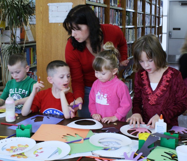 Thanksgiving project brings parents, children together