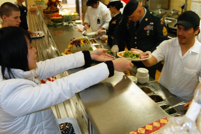 Presidio leaders dish it out to DFAC patrons
