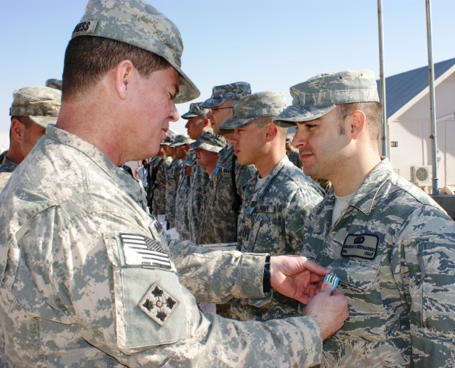 Army general awards Airman on Thanksgiving Day