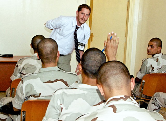 English language teachers begin classes in Rustamiyah, across Iraq