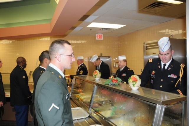 USASAC senior leaders serve Thanksgiving to Soldiers