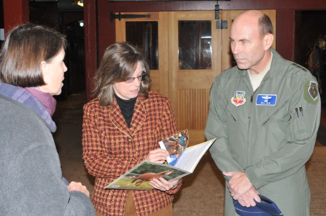 ACC Vice-Commander visits Fort Myer&#039;s Caisson Stables