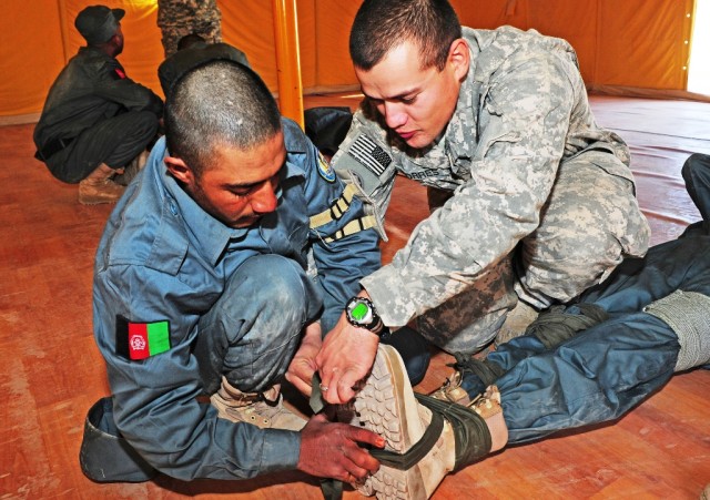 ANP recruits learn first aid from Stryker medic