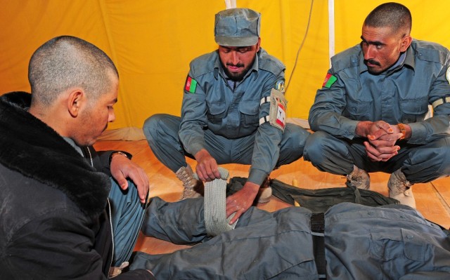 ANP recruits learn first aid from Stryker medic