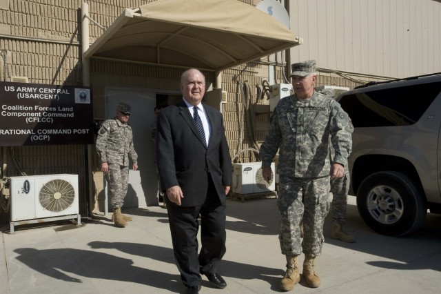 Under Secretary visits Camp Arifjan (2)