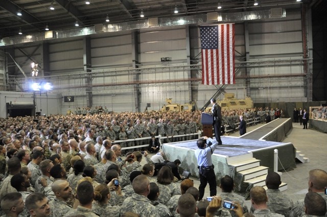 Obama visits U.S. troops in Afghanistan