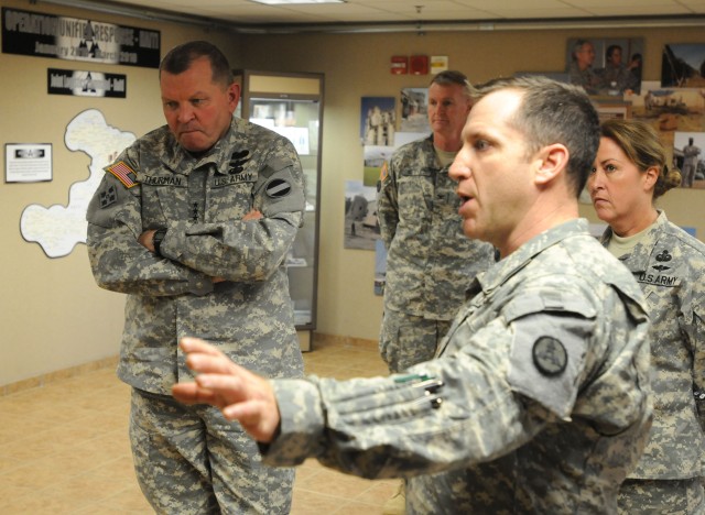 Army Forces Commander visits 3d ESC