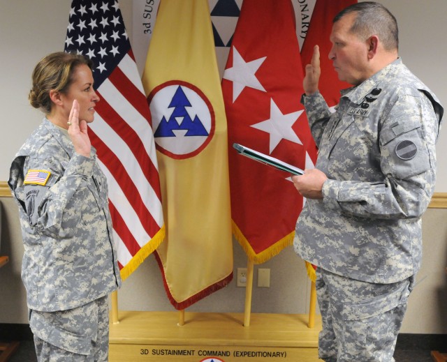 Army Forces Commander visits 3d ESC