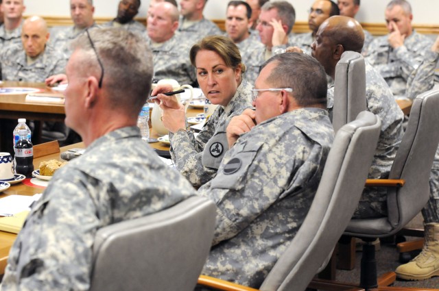 Army Forces Commander visits 3d ESC