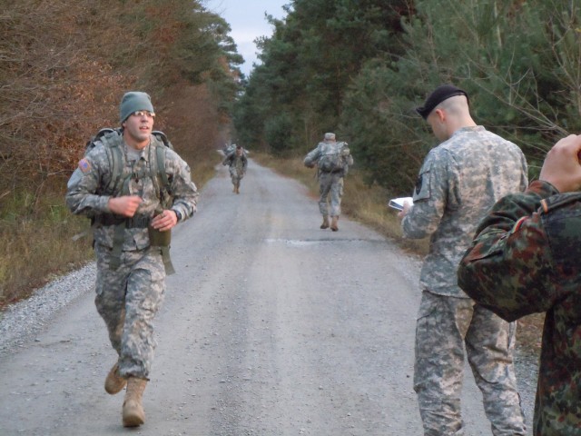 Soldiers work for German sports badge