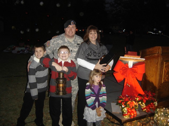 Fort Bragg 2010 Family of the Year light post Christmas tree