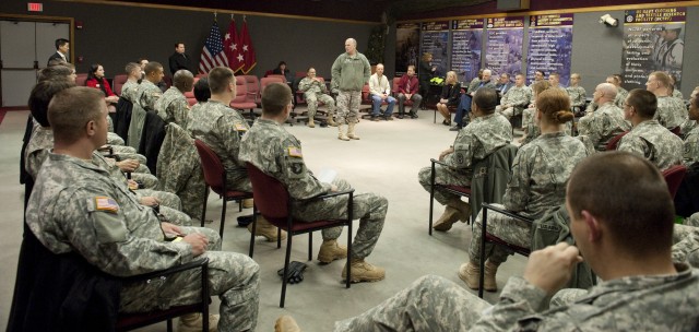 Lt. Gen. Lynch visits Natick Soldier Systems Center