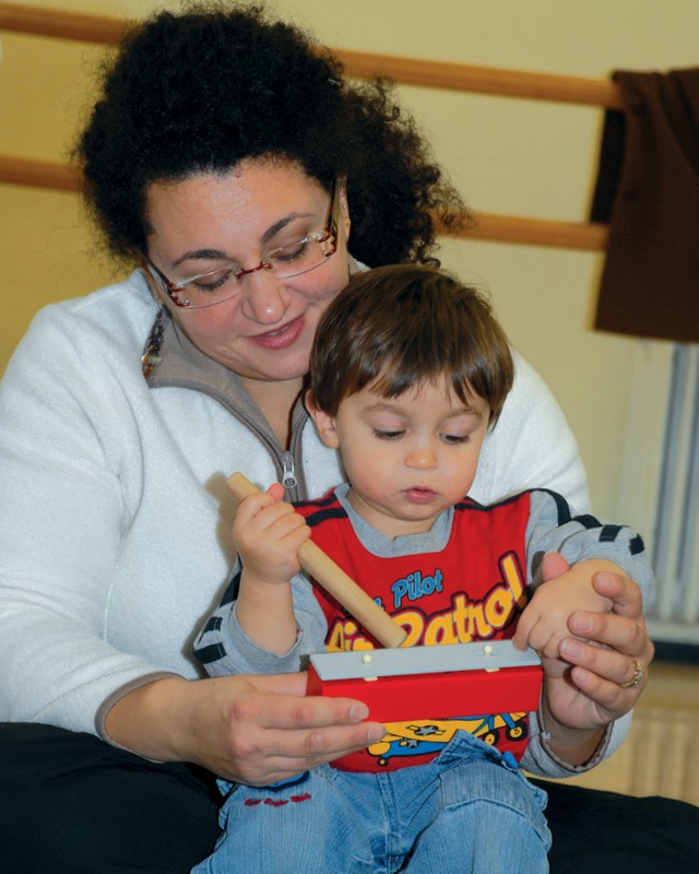 Kindermusik: Music, rhythm classes for young children give moms, tots special time to bond