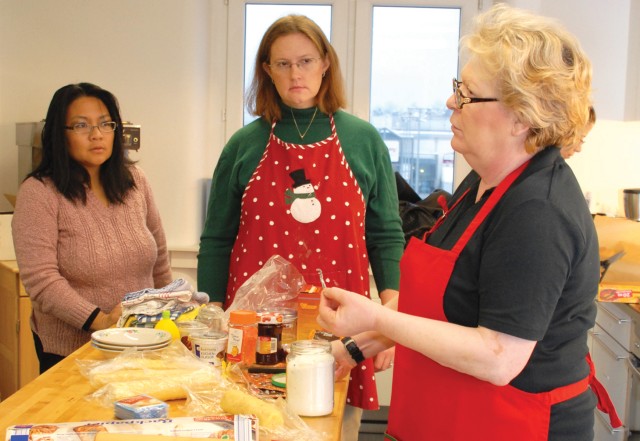 Cooking class all about &#039;baking&#039; spirits bright