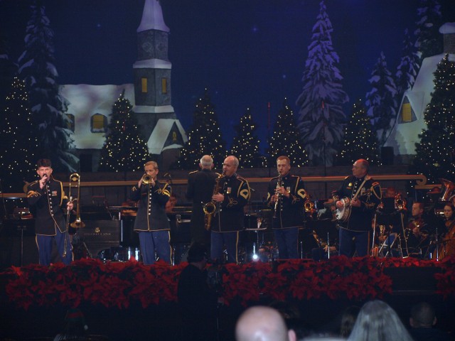 JFHQ-NCR/MDW and JBMHH workforce watch final rehearsal for Holiday Festival