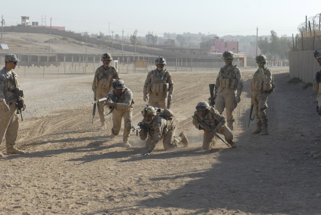 JOINT SECURITY STATION INDIA, Iraq- soldiers assigned to the 2nd Iraqi Army Division, practice three to five second rushes Dec. 3. Soldiers assigned to B Co., 2nd Battalion, 7th Cavalry Regiment, 4th Advise and Assist Brigade, 1st Cavalry...