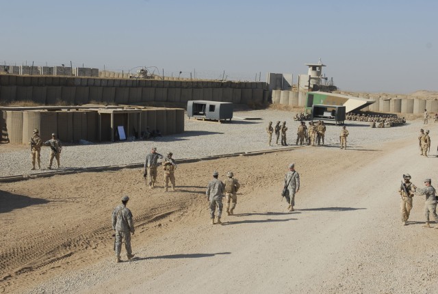 JOINT SECURITY STATION INDIA, Iraq-Soldiers assigned to B Co., 2nd Battalion, 7th Cavalry Regiment, 4th Advise and Assist Brigade, 1st Cavalry Division, instruct soldiers of 2nd Iraqi Army Division, on the  different movement formations Dec. 3....