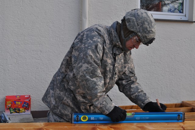 18th Eng. Bde. constructs deck for Lion&#039;s Den