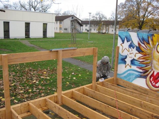 18th Eng. Bde. constructs deck for Lion&#039;s Den
