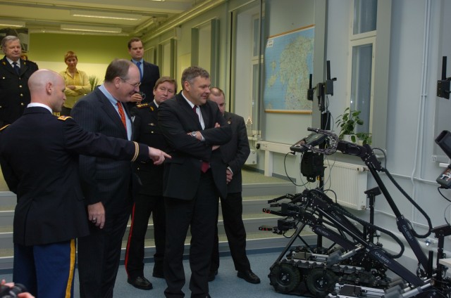 702nd EOD Soldiers part of training package presented by U.S. Ambassador to Estonia
