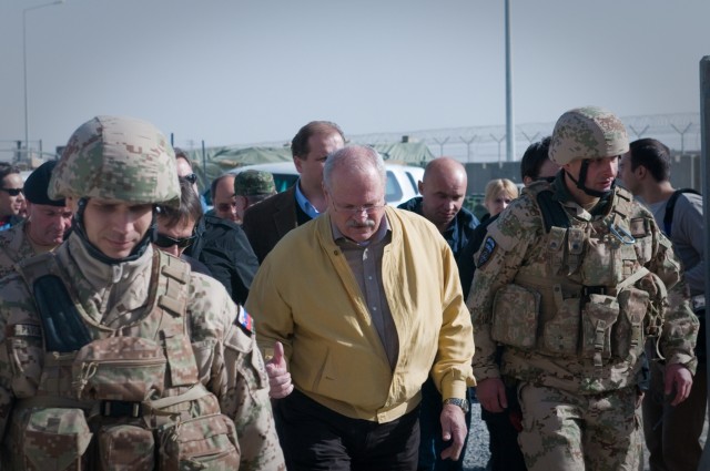 Slovak president and minister of defense visit Kandahar