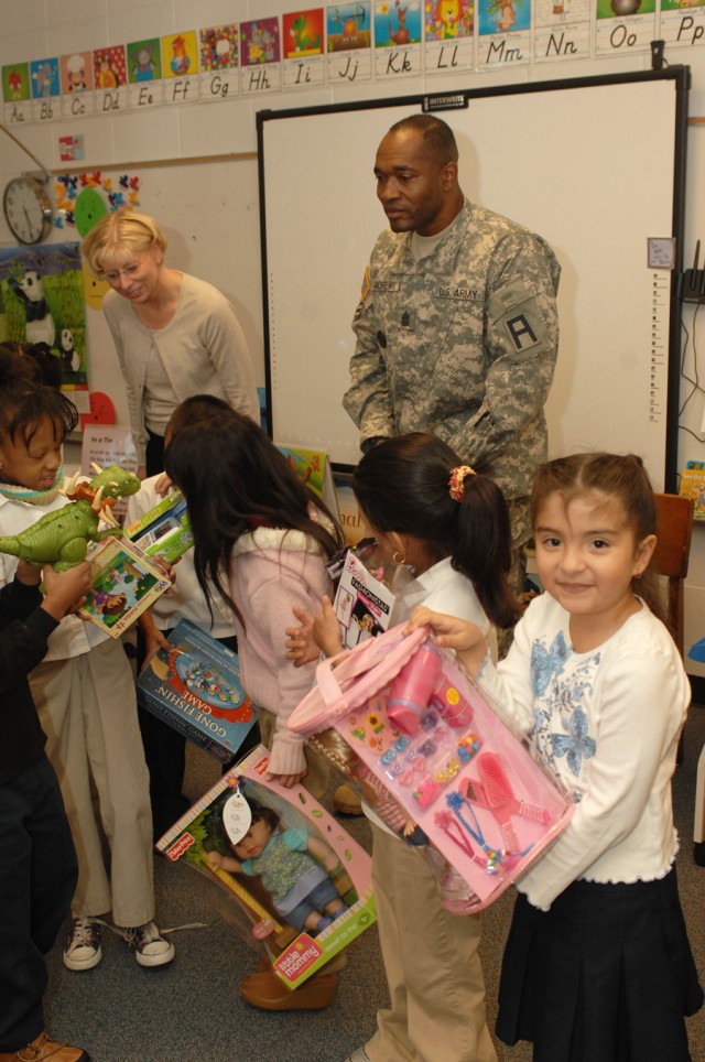 More Than 600 Gifts Distributed To Students By Members Of First Army ...