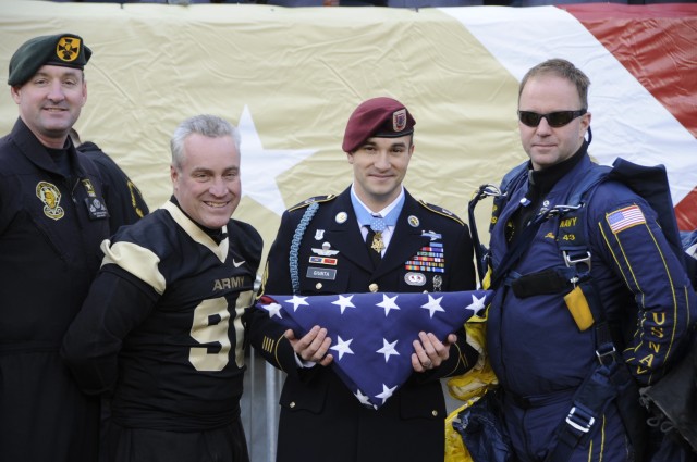 Staff Sgt. Salvatore Giunta get the game flag