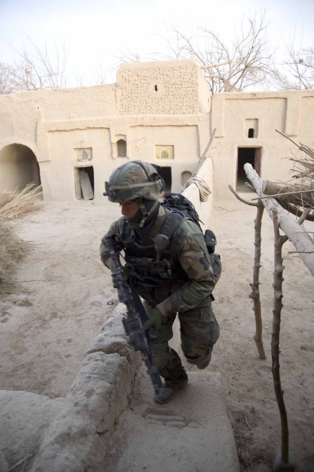 Afghan Commandos, Border Police secure explosives in joint Kandahar clearing operation