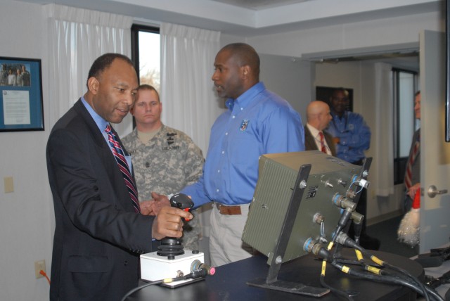 USASAC leadership visits PEO Soldier