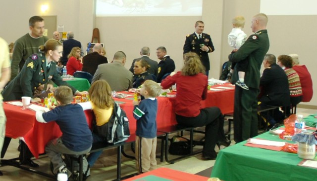 &#039;Tis the season: Soldiers, Families celebrate together