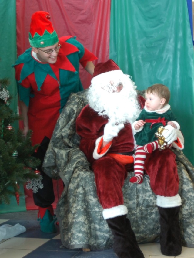 &#039;Tis the season: Soldiers, Families celebrate togethe